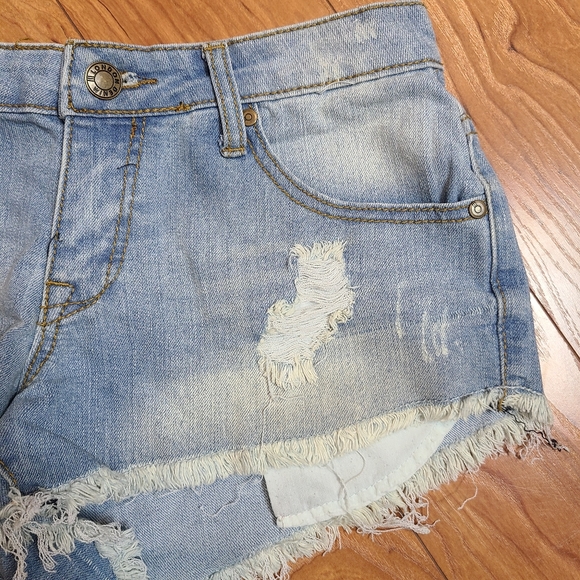 London low rise distressed jean shorts - Picture 3 of 7